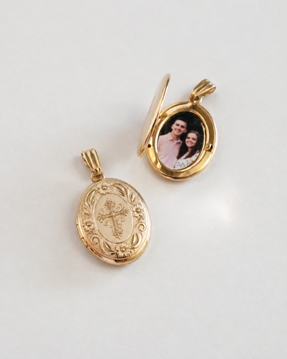 Soulyshine Gothic Cross Oval Locket Charm
