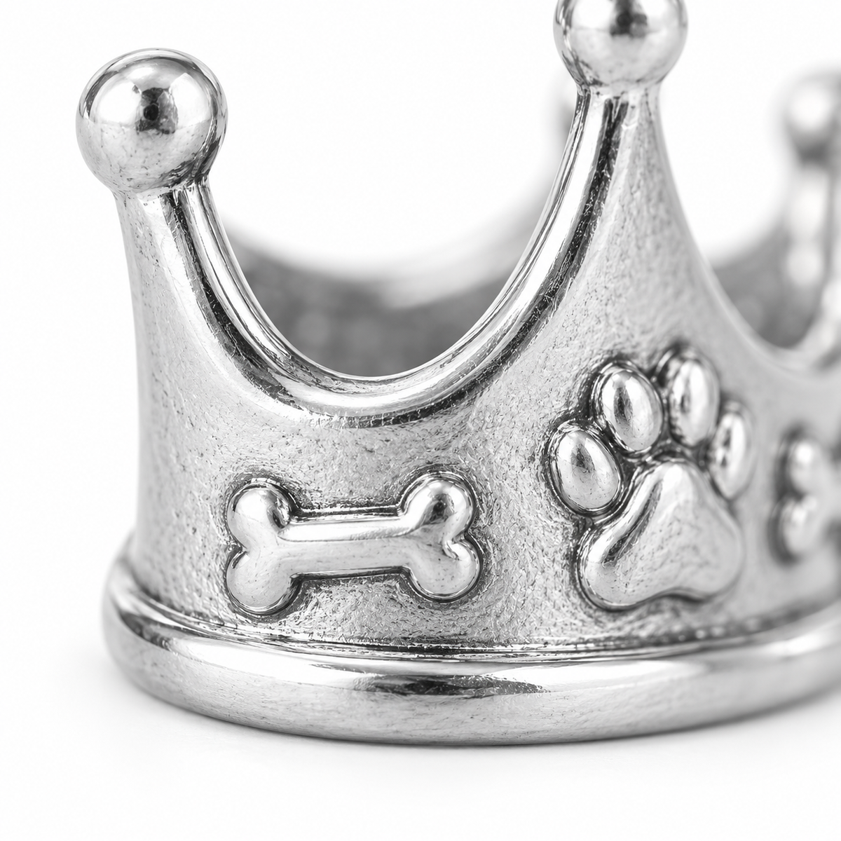 Super macro surface detail of Royal Companion Charm from a low oblique angle
