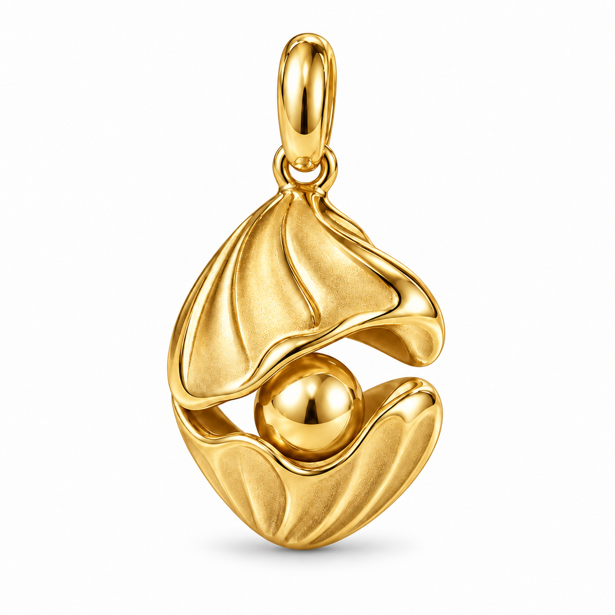 Shell and Pearl charm in 18K Gold Vermeil finish
