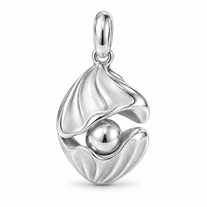 Shell and Pearl charm in White Gold Vermeil finish