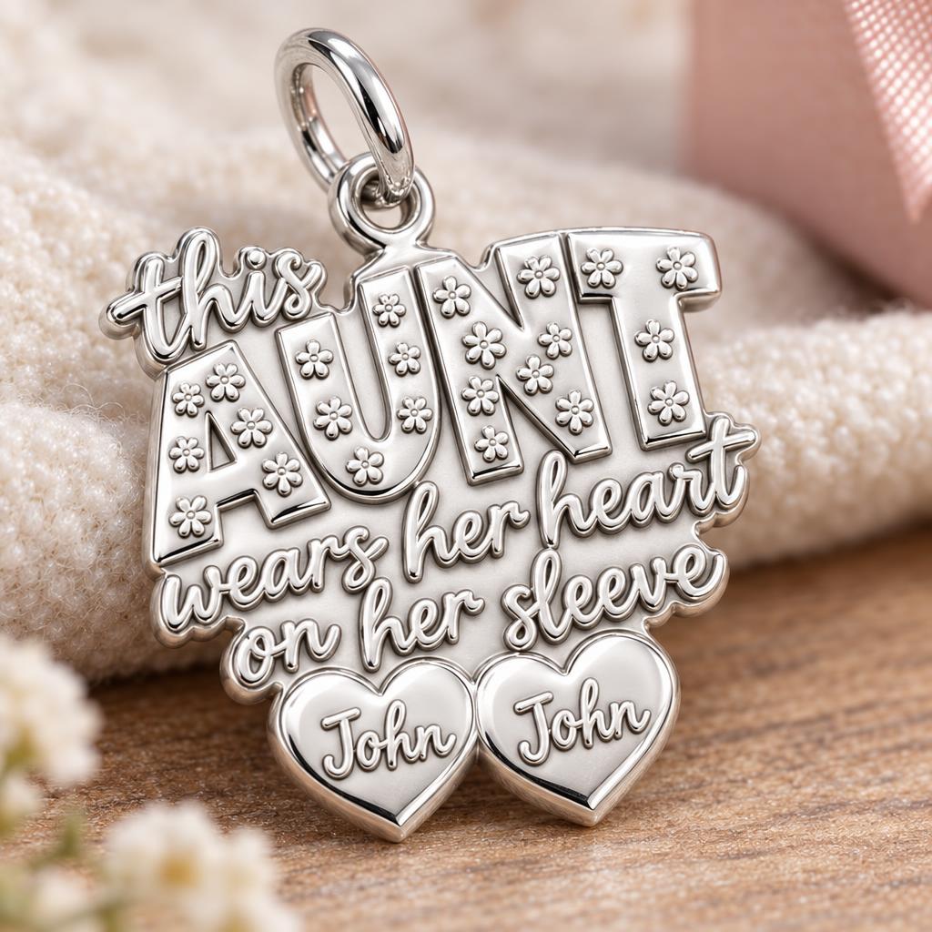 Auntie Heart on Sleeve Charm Bracelet – Personalized Aunt Gift – macro detail of the charm