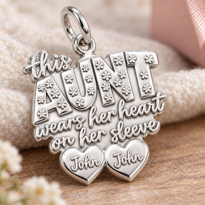 Auntie Heart on Sleeve Charm Bracelet – Personalized Aunt Gift – macro detail of the charm