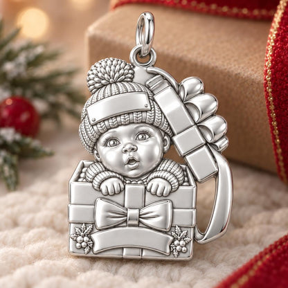 Baby's First Gift Box Charm Bracelet – Personalized Mom Gift – macro detail of the charm