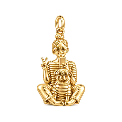 Bestie Selfie Pug Charm Bracelet – Personalized Dog Mom Gift – 18K gold charm, front view