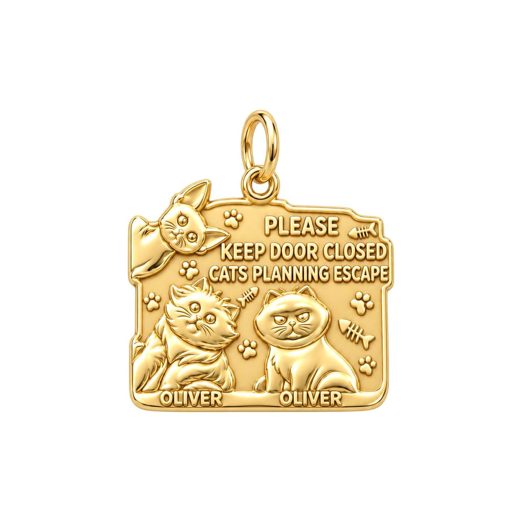 Cat Escape Artist Charm Bracelet – Personalized Cat Mom Gift – 18K gold plated 3 cm charm, front view