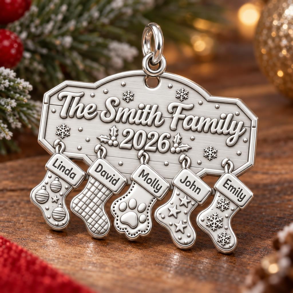 Christmas Stocking Mantel Charm Bracelet – Personalized Family Gift – macro detail of the charm
