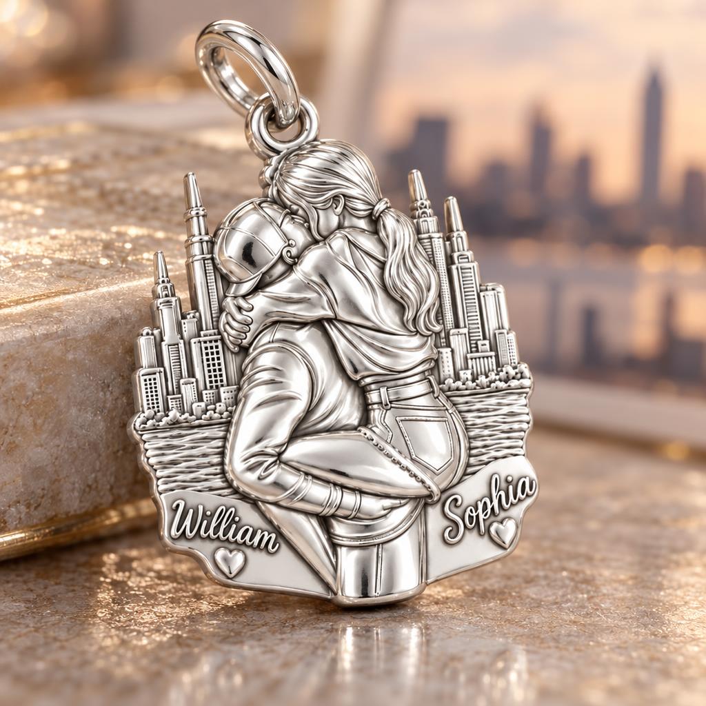 City Skyline Kiss Charm Bracelet – Personalized Couple Gift – macro detail of the charm