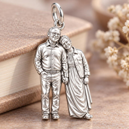 Eternal Hand in Hand Charm Bracelet – Personalized Couple Gift – macro detail of the charm