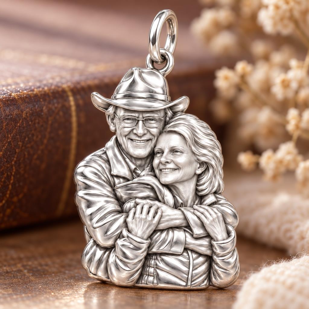Eternal Hug Photo Charm Bracelet – Personalized Couple Gift – macro detail of the charm