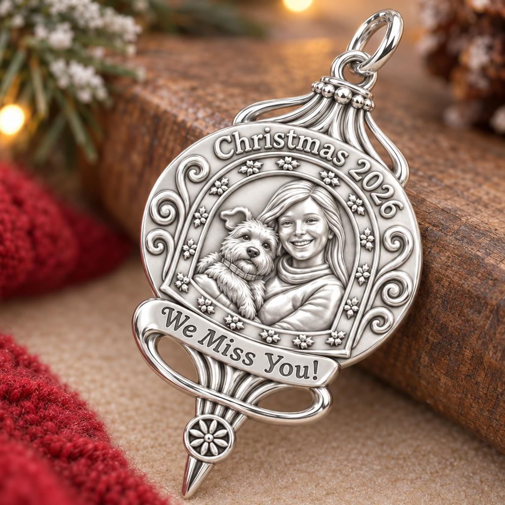 Eternal Ornament Memory Charm Bracelet – Personalized Mom Gift – macro detail of the charm