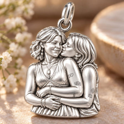 Eternal Soulmate Embrace Charm Bracelet – Personalized Couple Gift – macro detail of the charm