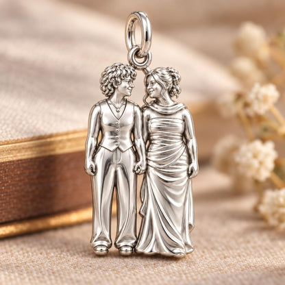 Everlasting Hand in Hand Charm Bracelet – Personalized Couple Gift – macro detail of the charm