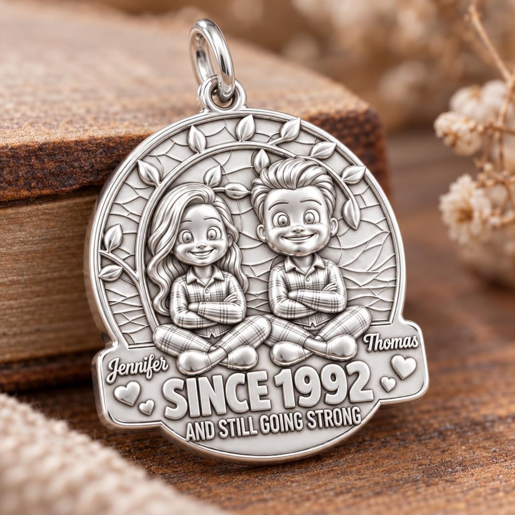 Everlasting Love Tree Charm Bracelet – Personalized Couple Gift – macro detail of the charm