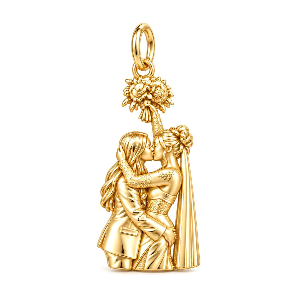 Everlasting Wedding Kiss Charm Bracelet – Personalized Couple Gift – 18K gold charm, front view