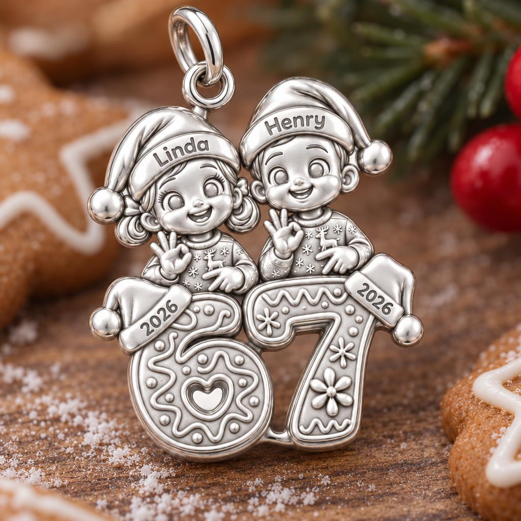 Festive Gingerbread Milestone Charm Bracelet – Personalized Mom Gift – macro detail of the charm