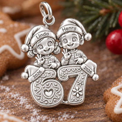 Festive Gingerbread Milestone Charm Bracelet – Personalized Mom Gift – macro detail of the charm