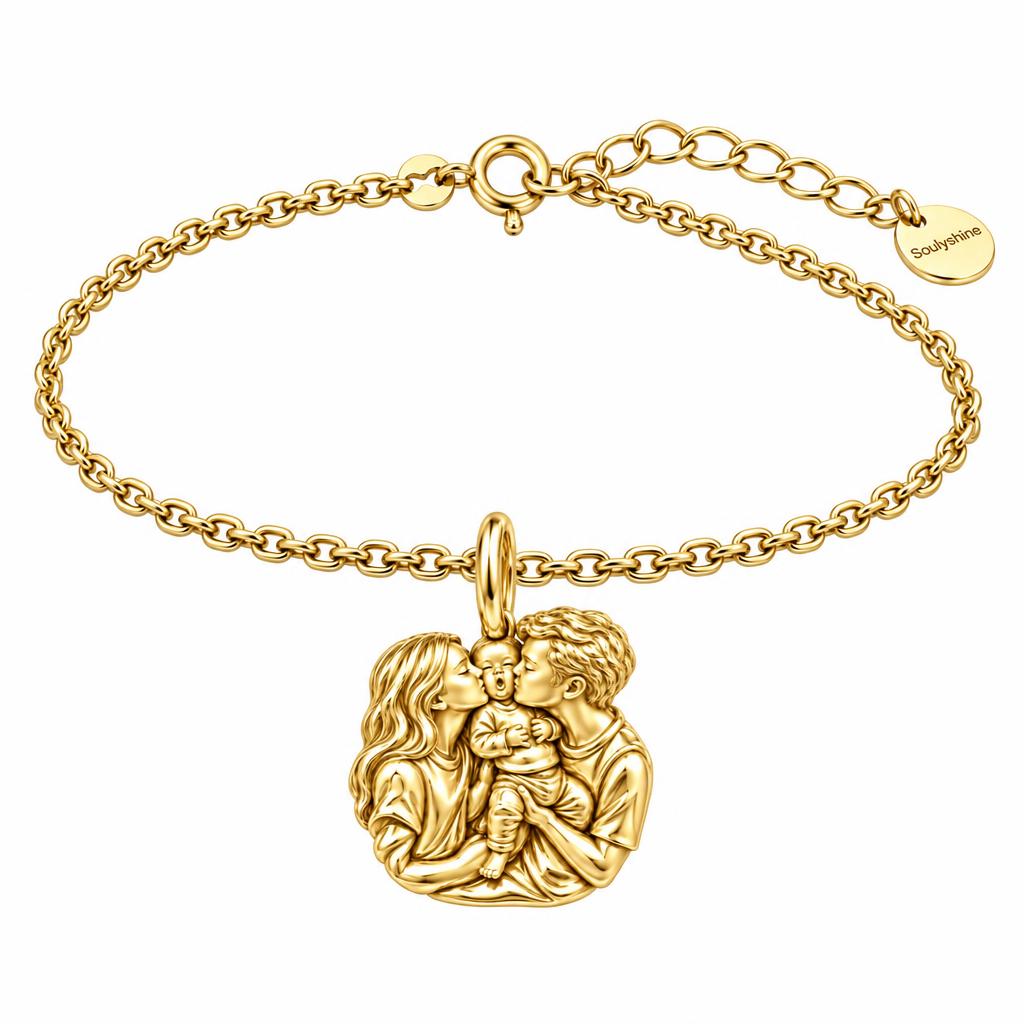 First Family Kiss Charm Bracelet Set – 18K gold, front view