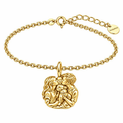First Family Kiss Charm Bracelet Set – 18K gold, front view