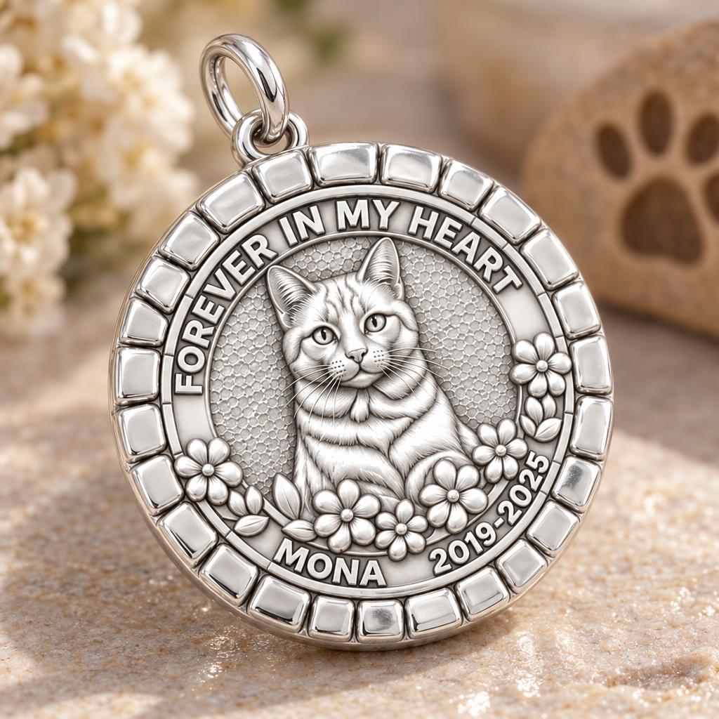 Forever In My Heart Charm Bracelet – Personalized Pet Gift – macro detail of the charm