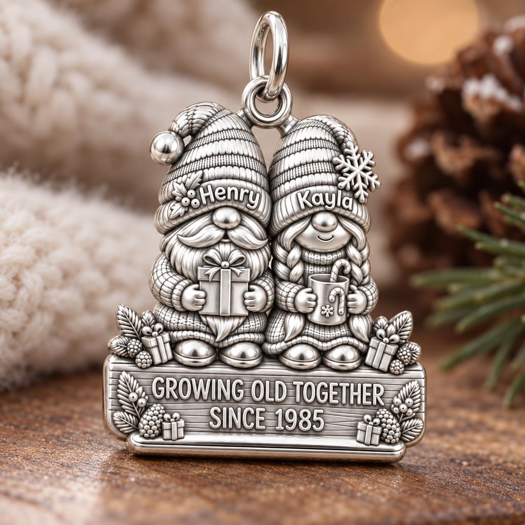 Gnome Holiday Couple Charm Bracelet – Personalized Couple Gift – macro detail of the charm