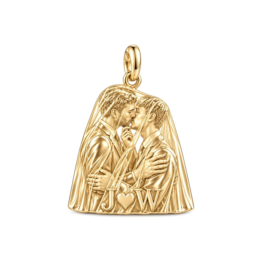 Groom's First Kiss Charm Bracelet – Personalized Couple Gift – 18K gold plated 2 cm charm, front view