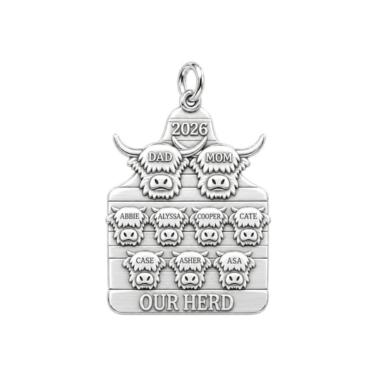 Highland Cow Family Herd Charm Bracelet – Personalized Mom Gift – silver plated 3 cm charm, front view