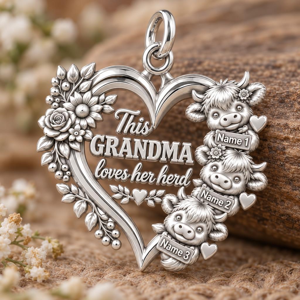 Highland Cow Herd Charm Bracelet – Personalized Grandma Gift – macro detail of the charm