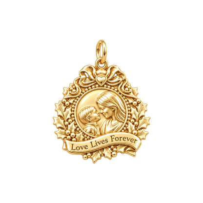 Holly Wreath Photo Charm Bracelet – Personalized Mom Gift – 18K gold plated 2 cm charm, front view