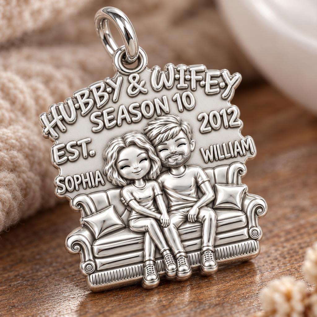 Hubby and Wifey Sofa Charm Bracelet – Personalized Couple Gift – macro detail of the charm