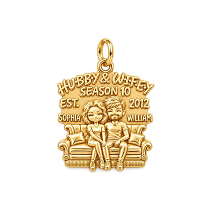 Hubby and Wifey Sofa Charm Bracelet – Personalized Couple Gift – 18K gold plated 3 cm charm, front view