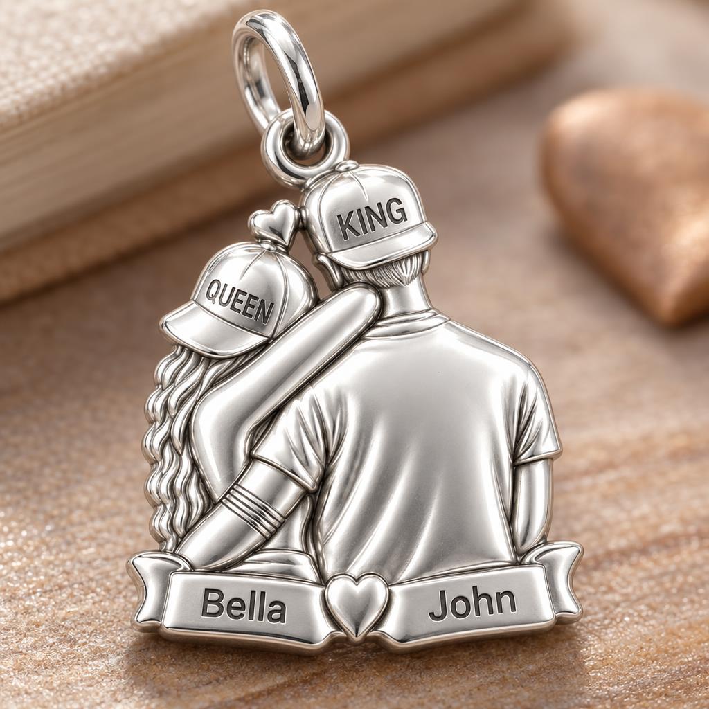 King and Queen Couple Charm Bracelet – Personalized Couple Gift – macro detail of the charm