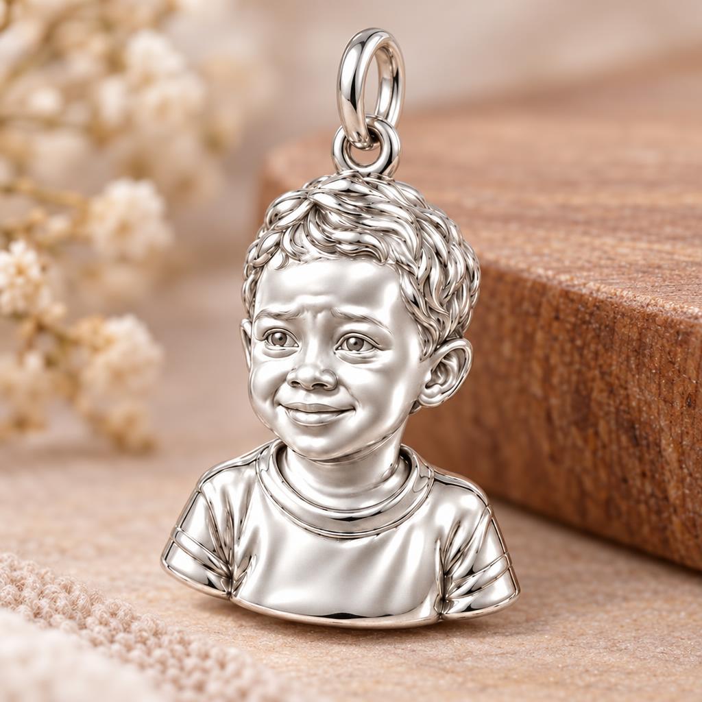 Little One Sculpted Portrait Charm Bracelet – Personalized Mom Gift – macro detail of the charm