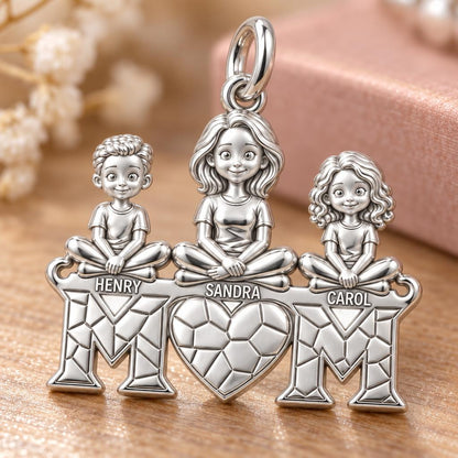 Mom and Her Little Hearts Charm Bracelet – Personalized Mom Gift – macro detail of the charm
