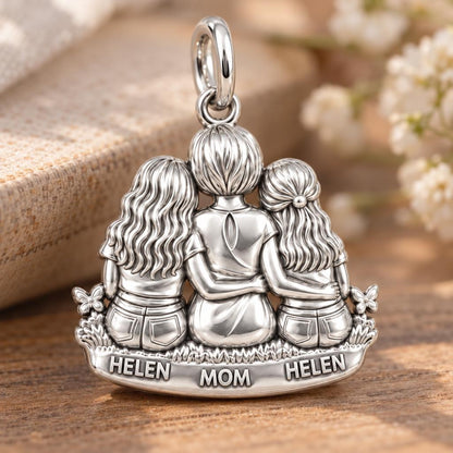 Mother and Daughters Hug Charm Bracelet – Personalized Mom Gift – macro detail of the charm