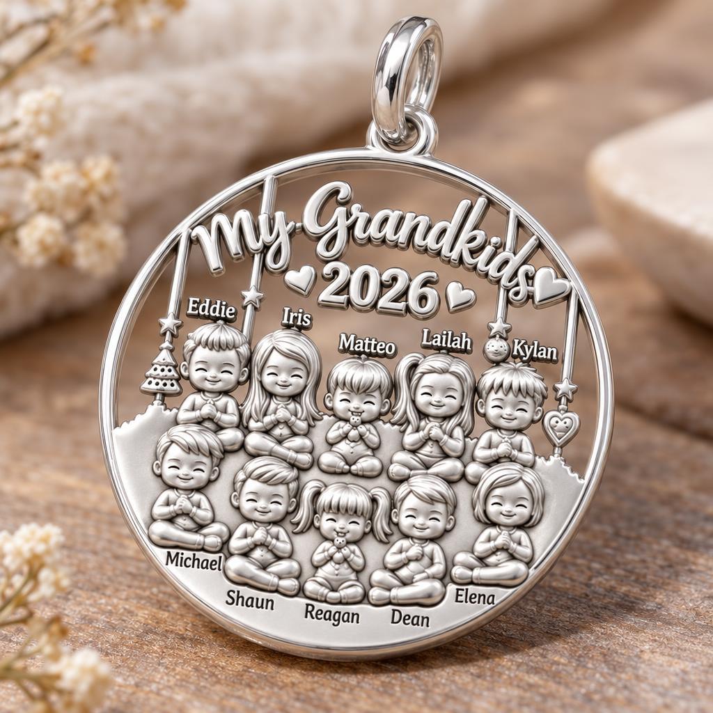 My Grandkids Circle of Love Charm Bracelet – Personalized Nana Gift – macro detail of the charm