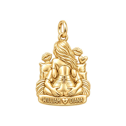 Playful Couple Embrace Charm Bracelet – Personalized Couple Gift – 18K gold plated 3 cm charm, front view