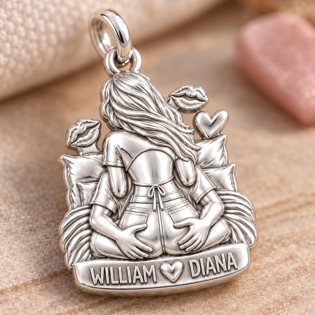 Playful Couple Embrace Charm Bracelet – Personalized Couple Gift – macro detail of the charm