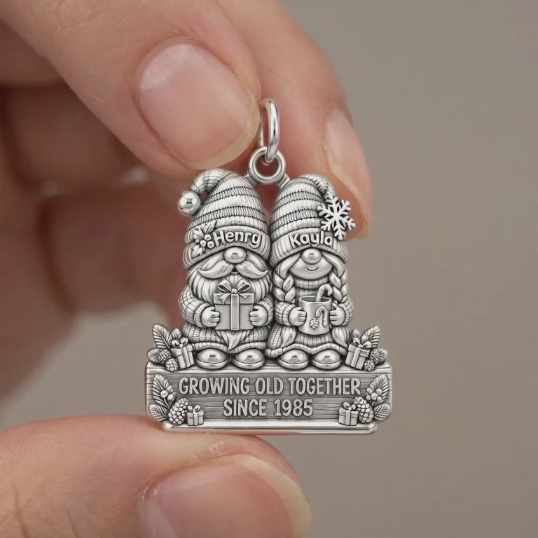 Gnome Holiday Couple Charm Bracelet – Personalized Couple Gift – product video