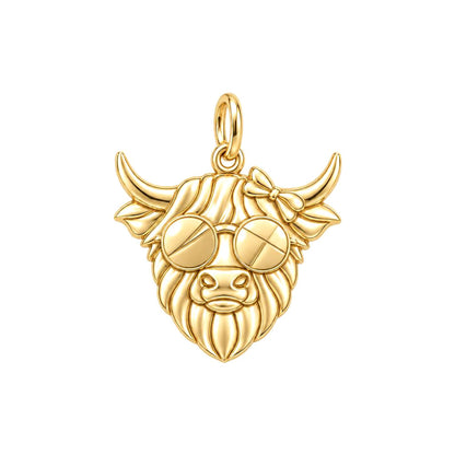 Sassy Highland Cow Charm Bracelet – Personalized Mom Gift – 18K gold charm, front view
