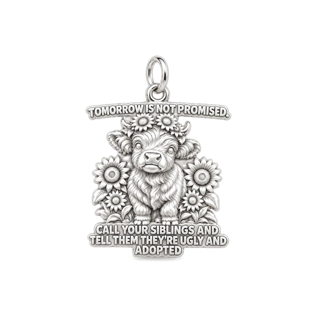 Sassy Highland Cow Charm Bracelet – Personalized Sibling Gift – silver plated 3 cm charm, front view