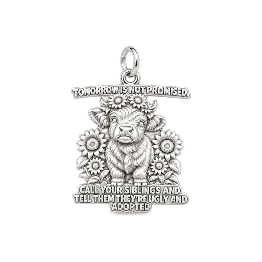 Sassy Highland Cow Charm Bracelet – Personalized Sibling Gift – silver plated 3 cm charm, front view