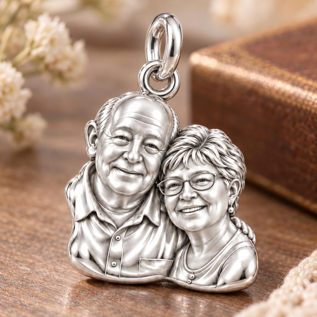 Sculpted Together Portrait Charm Bracelet – Personalized Couple Gift – macro detail of the charm