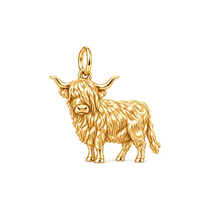 Shaggy Highland Cow Charm Bracelet – Personalized Mom Gift – 18K gold charm, front view