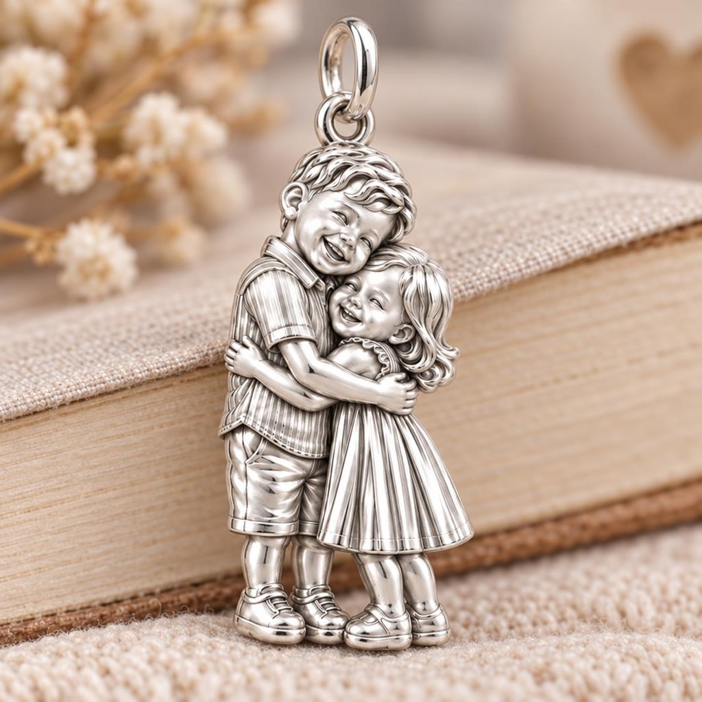 Sibling Sweetheart Hug Charm Bracelet – Personalized Mom Gift – macro detail of the charm