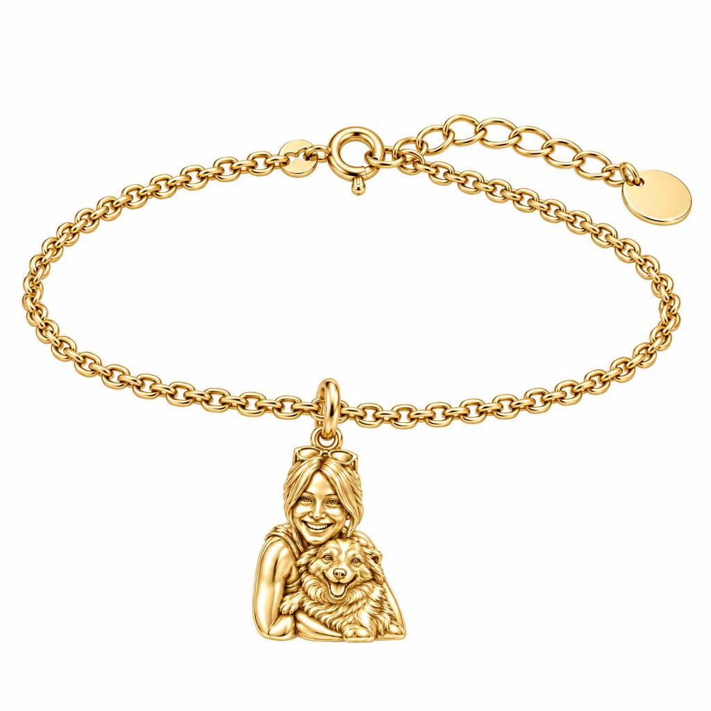 Soulmate Hug Portrait Charm Bracelet Set – 18K gold, front view