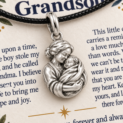 Forever In My Heart First Embrace Charm | macro | 031aae6039b0161eadf1afdeed26f0eb7ca33c4cac2c2bd31ffd358369454028