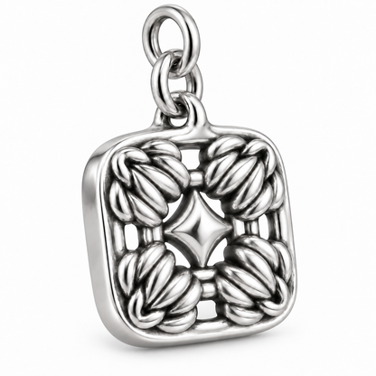 Granny Square Crochet Charm | macro | 8930c403b7dd5f66f281e3ac2195dbee383bdb715c7f2c0422c67780046b535e