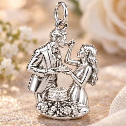 Sweet Wedding Cake Moment Charm Bracelet – Personalized Couple Gift – macro detail of the charm