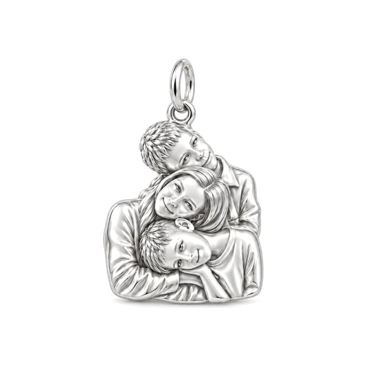 Tangled Hug Family Portrait Charm Bracelet – Personalized Mom Gift – silver charm, front view