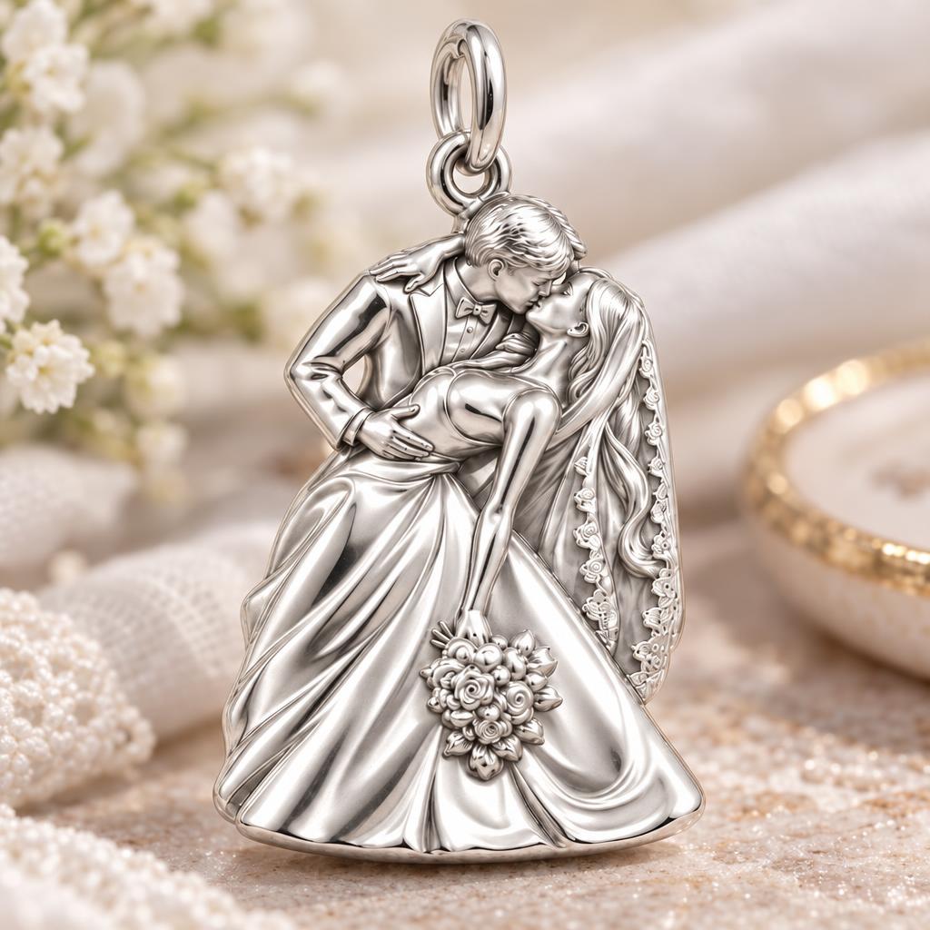 Wedding Dip Kiss Charm Bracelet – Personalized Couple Gift – macro detail of the charm